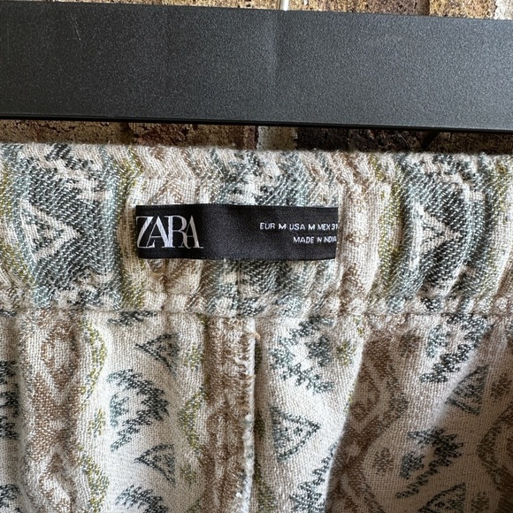 Zara Green and Cream High Waist Shorts - Picture 2 of 7